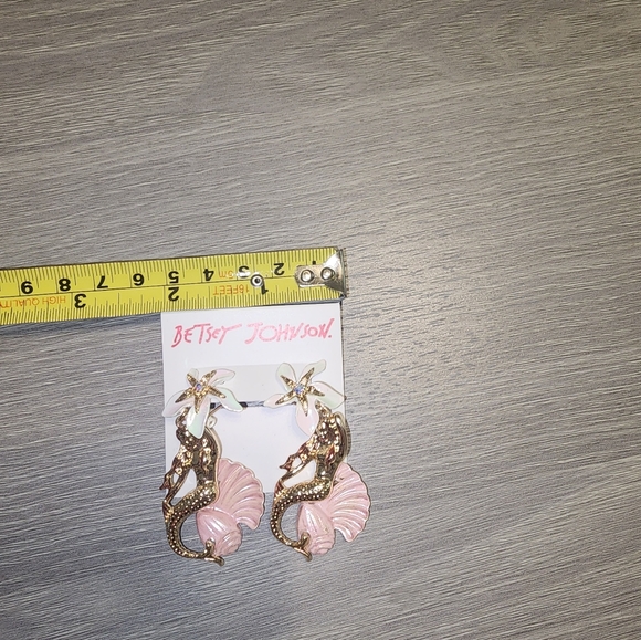 NEW Betsey Johnson Gold Tone Flower, Starfish, Mermaid & Seashell Drop Earrings - Picture 4 of 7